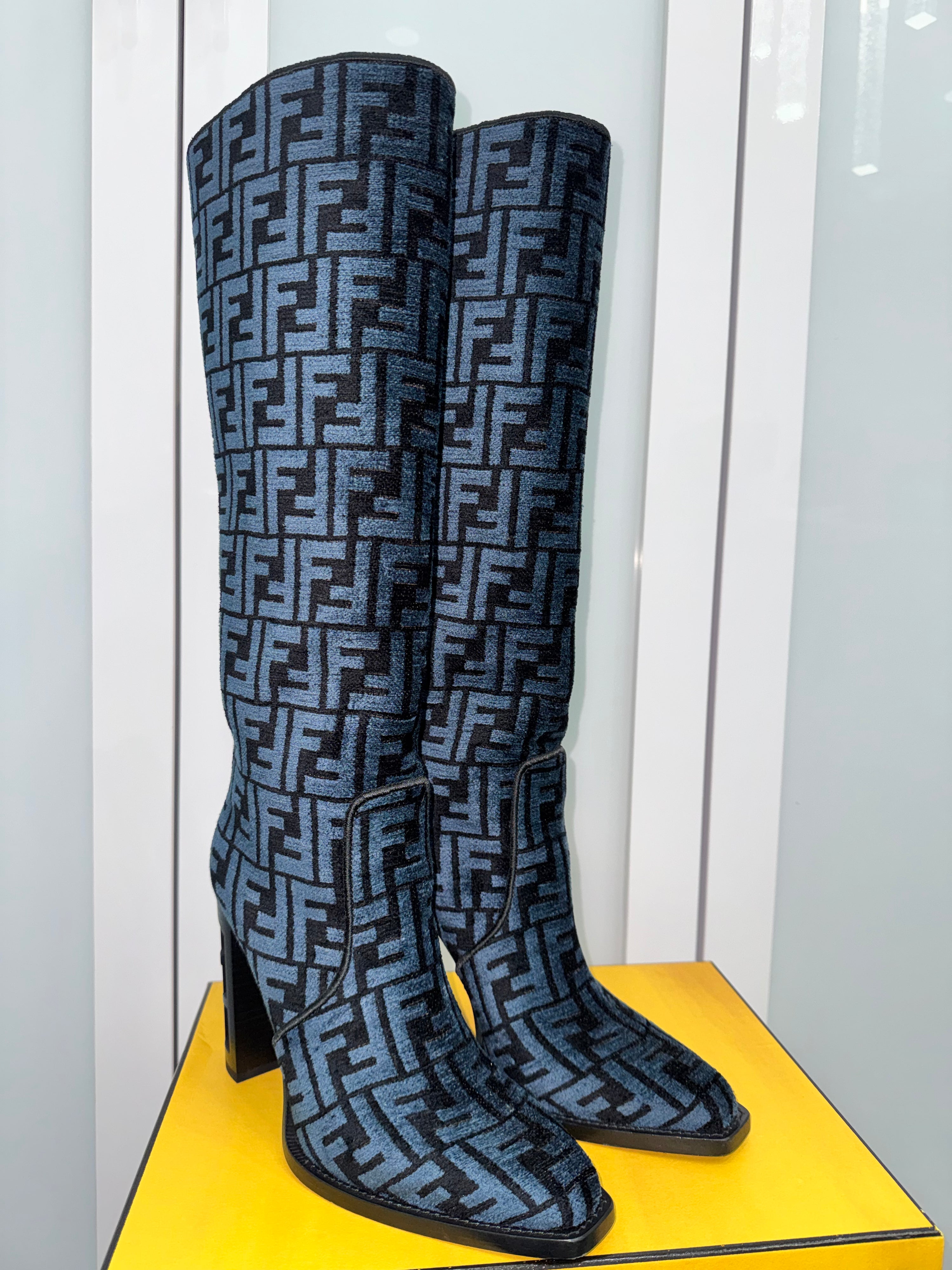 Fendi Zuccu mini bag and boots (38.5)